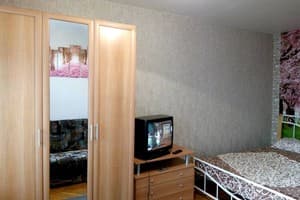 Возле Жулян Воздухофлотский проспект, 62 2